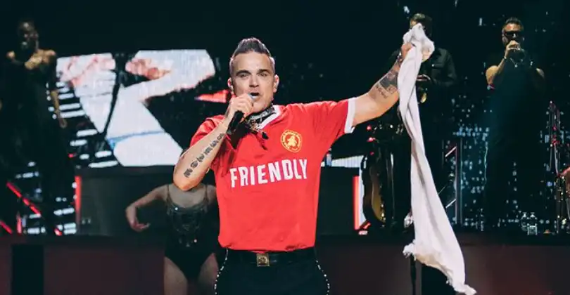Robbie Williams : 25 ans de carrière à Paris