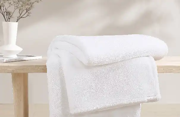 White: Luxurious Throw Blanket 