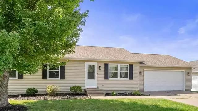 3010 Harmony Ln, Muscatine, IA 52761