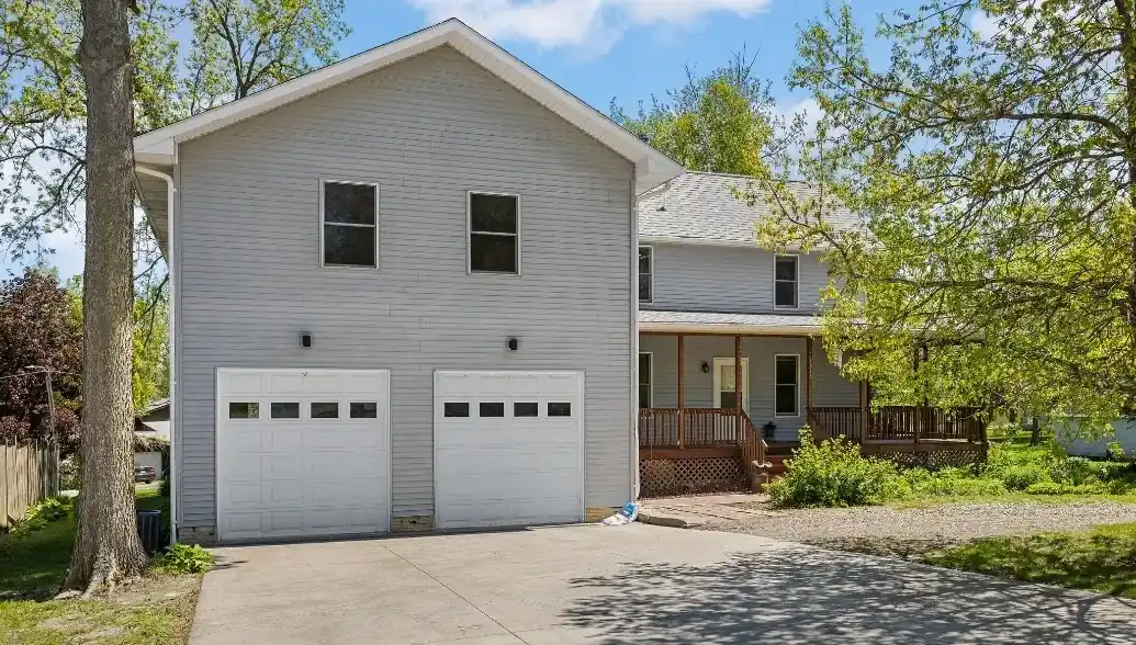1828 Shady Ln NE, North Liberty, IA 52317