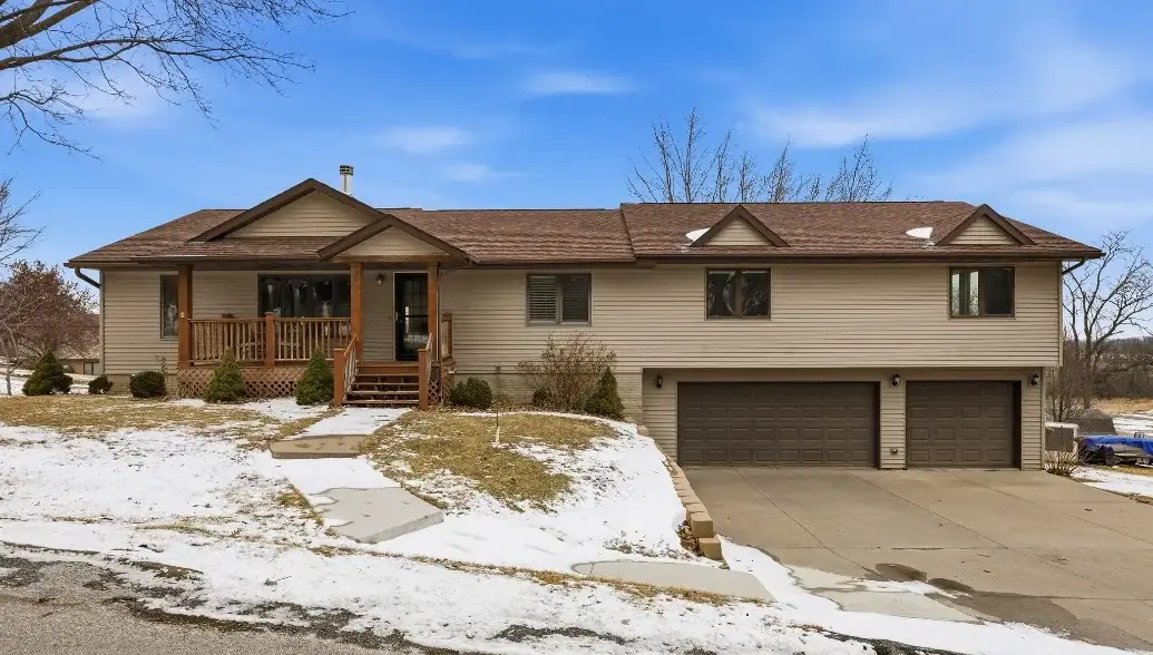 SOLD ! 3438 Twin Lake View Dr NE, North Liberty, IA 52317
