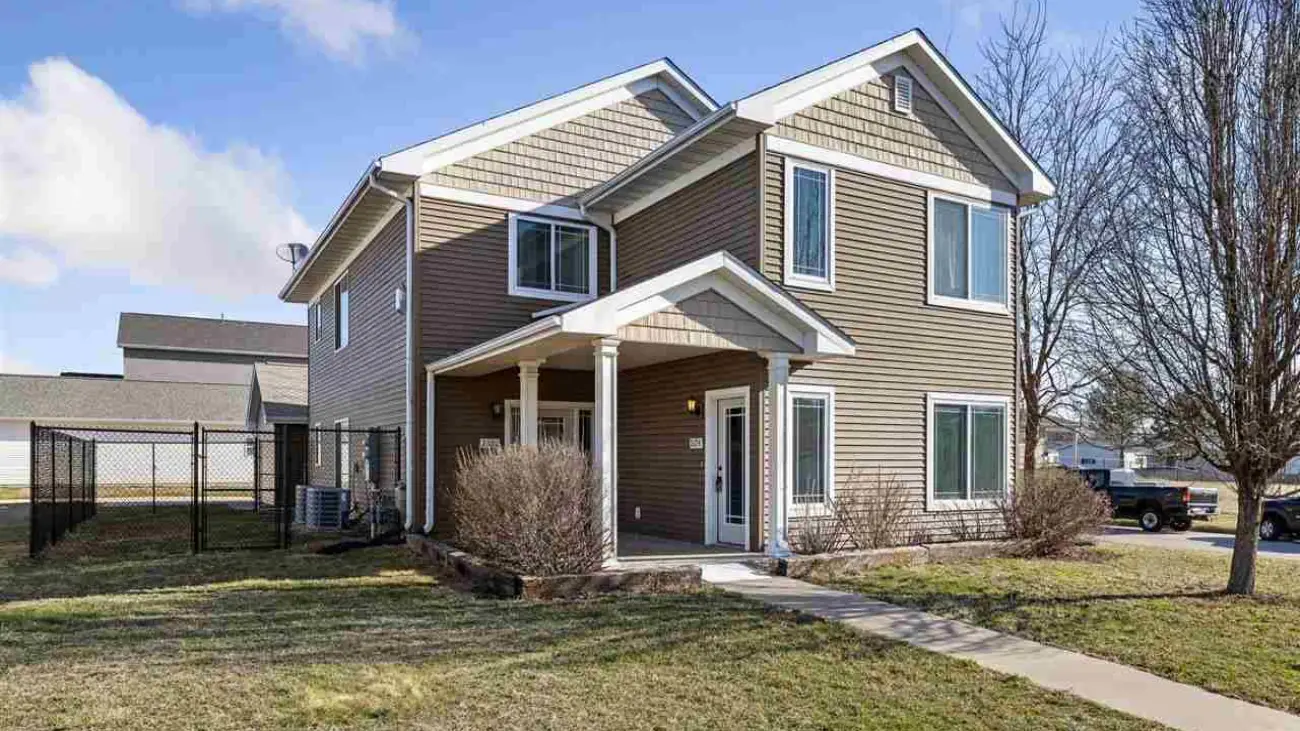 2694 Pinto Ln, Iowa City, IA 52240