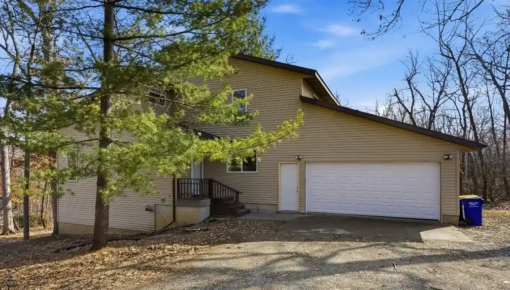 3431 Elm Dr NE, North Liberty, IA 52317