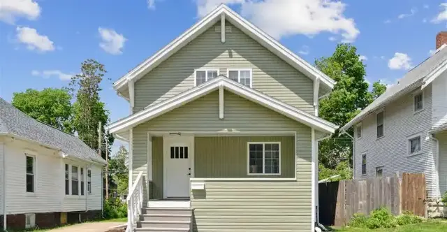 1732 6th Ave SE, Cedar Rapids, IA 52403