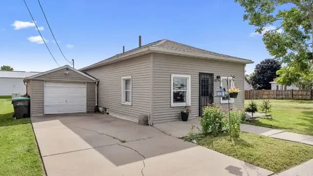  412 E 1ST ST., West Liberty, IA 52776