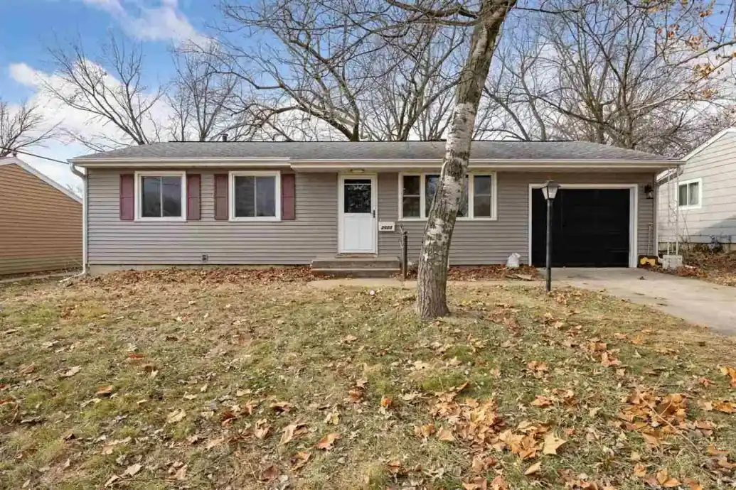  2023 Union Rd, Iowa City, IA 52240 