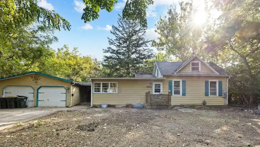 1114 Prairie Du Chien Rd, Iowa City, IA 52245 – ML...