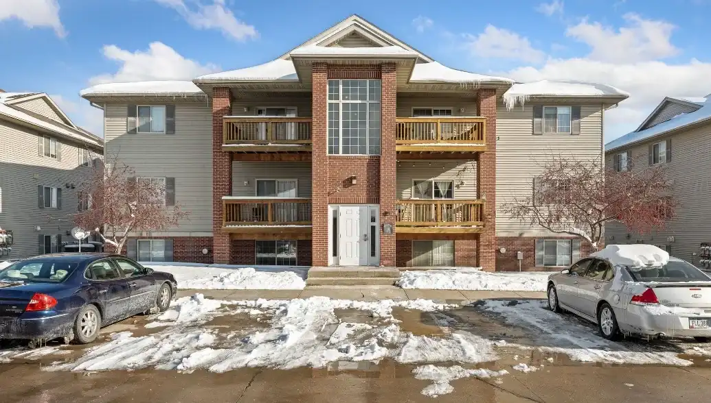 2264 Holiday Rd #206, Coralville 
