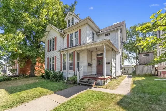106 W 7TH ST, Muscatine, IA 52761 