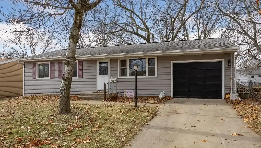  2023 Union Rd, Iowa City, IA 52240 