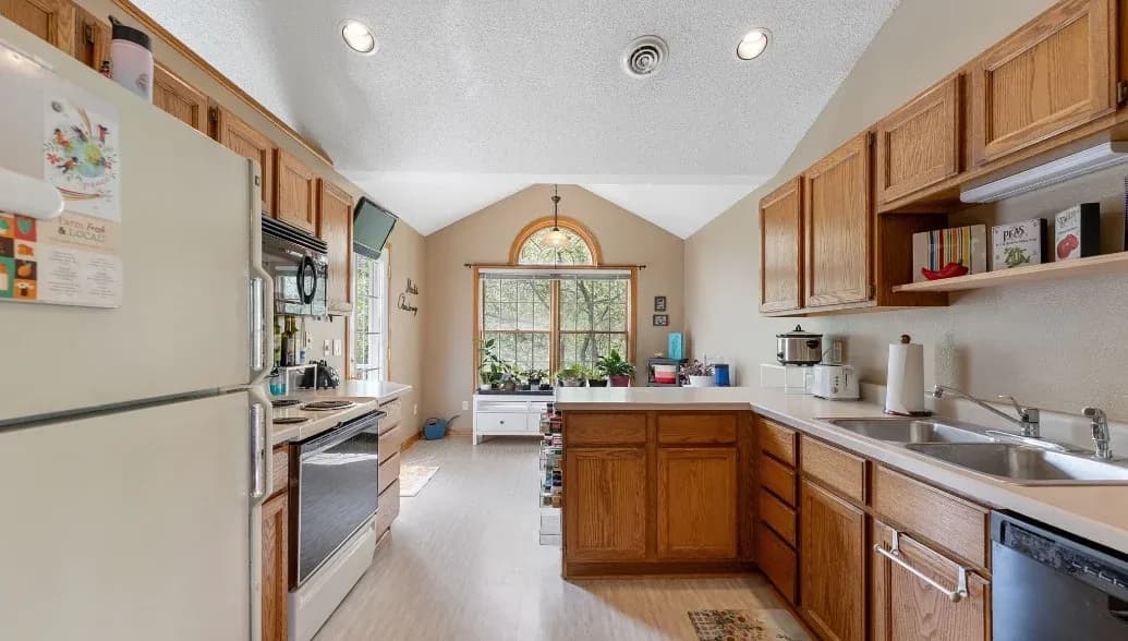 109 Cayman St, Iowa City, IA 52245