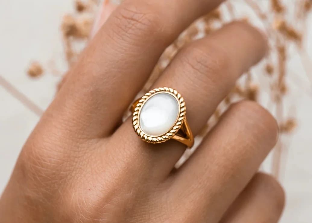 Vintage Mother of Pearl Ring