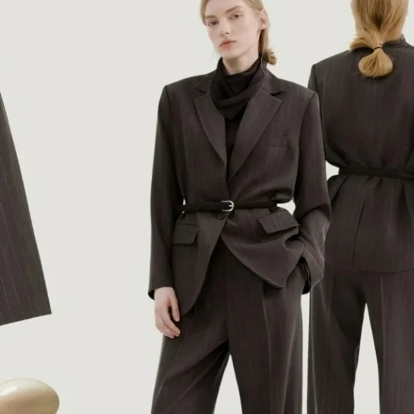 Neutral Suits That Always Look Polished