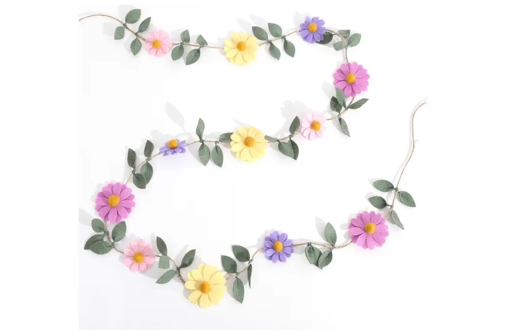 Felt Daisy Banner