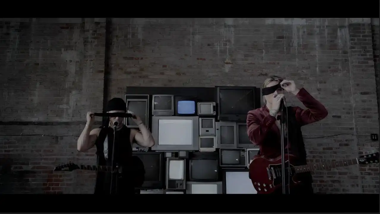 VOILÀ - Figure You Out (Performance Video)