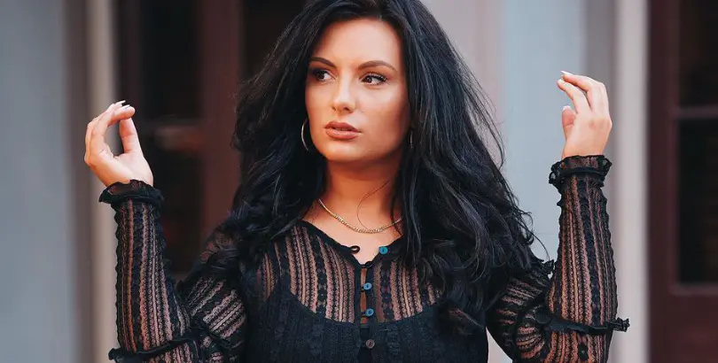 BOOK A SHOUTOUT FROM ME ON CAMEO!