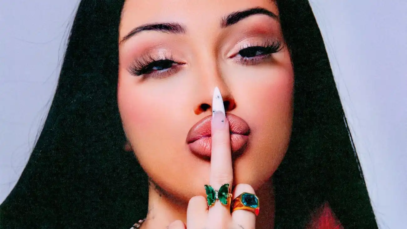 Malu Trevejo on FeetFinder!