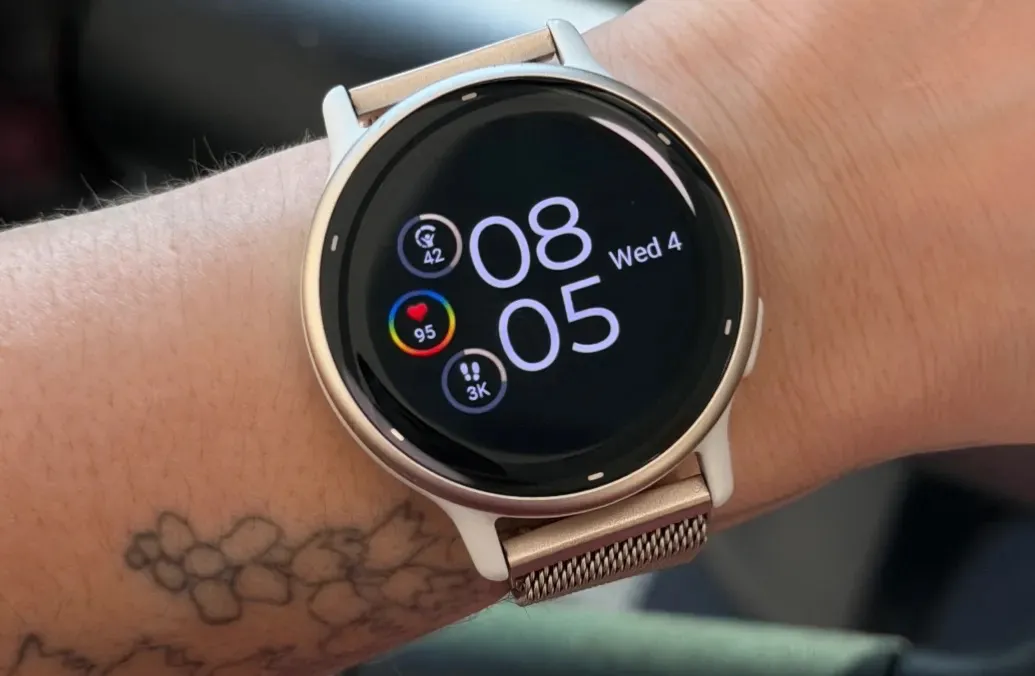 Fitness watch: track steps, calories, sleep, runs, lifts