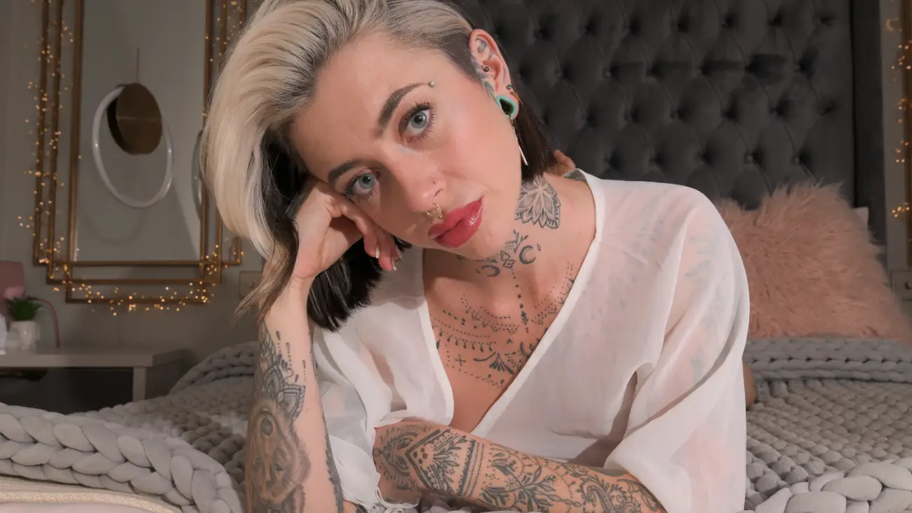 Saurora Grace | Tantra & Kink Practitioner and Coach