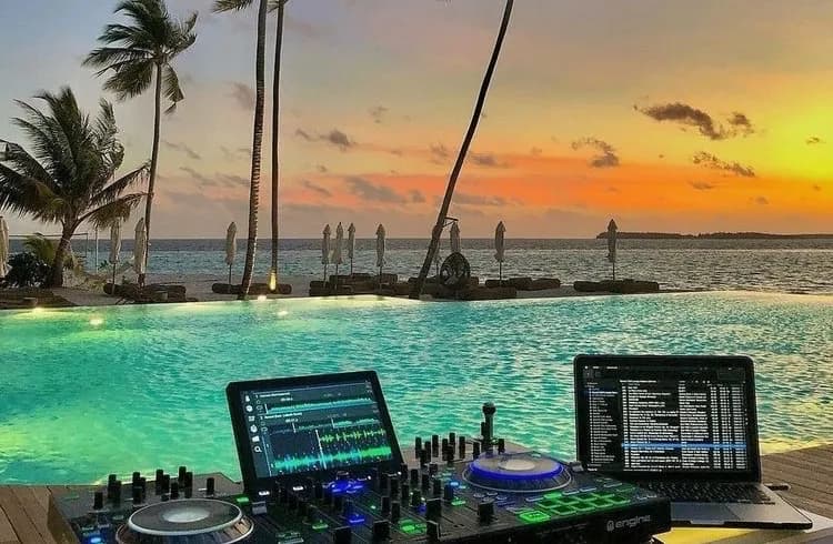 MACC SESSIONS vol 3 ☀️🏝️ (spotify)
