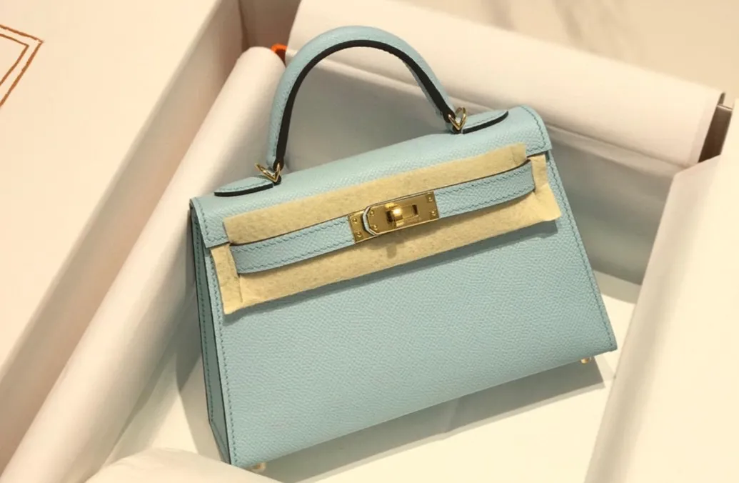 Designer bags! 😍 contact +86 153 6041 5218 on WA 👏 Tell him Robbie sent you 🥰