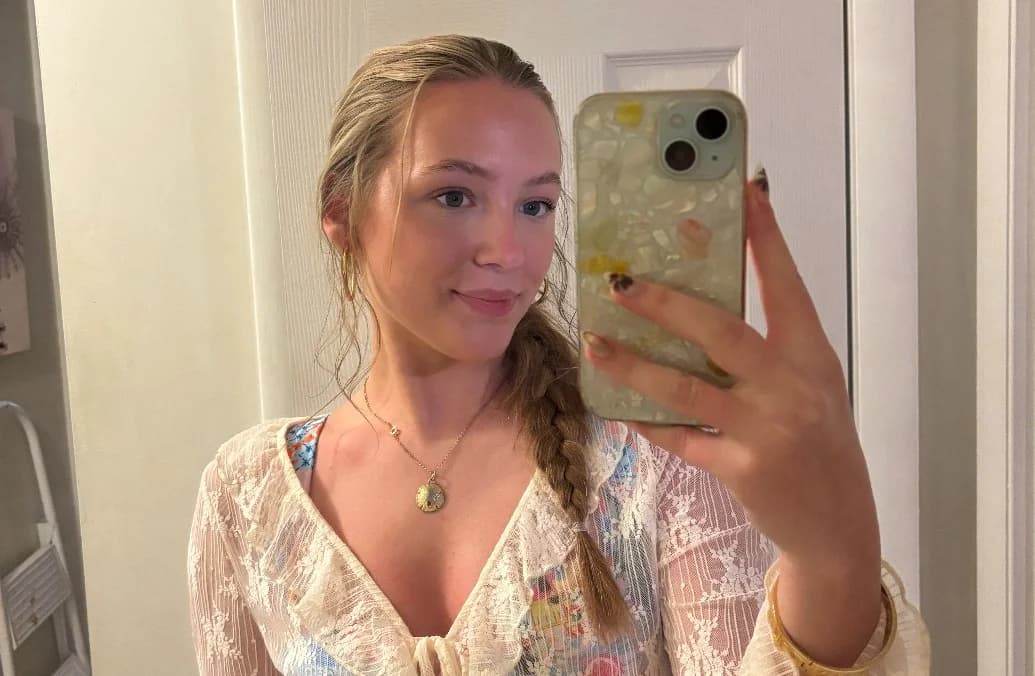 Instagram @ClaireMichaelEarl