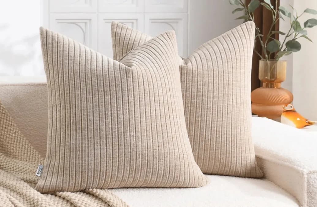 Throw pillows 