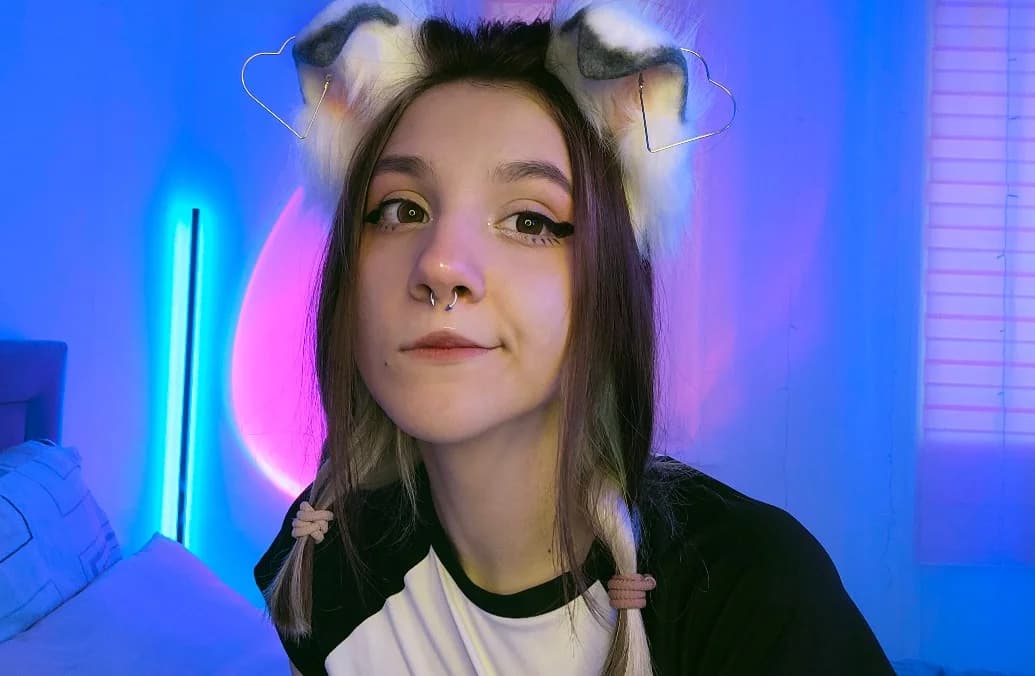 𝑤𝑎𝑛𝑛𝑎 𝑏𝑒 𝑓𝑟𝑖𝑒𝑛𝑑𝑠? 😘