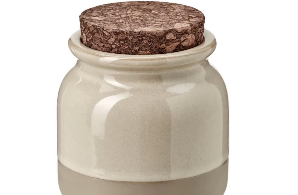 Stoneware jar with lid
