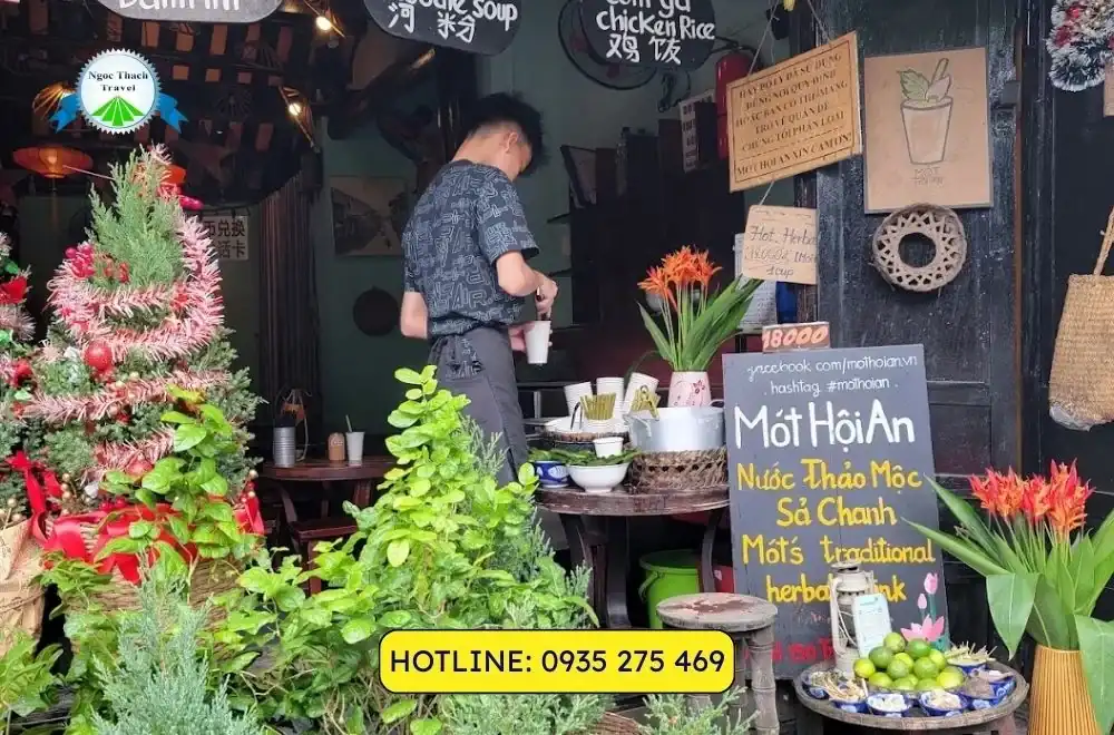 Mót Hội An – 1 Ly Thảo Mộc Nhỏ Mang Hơi Thở Phố Cổ