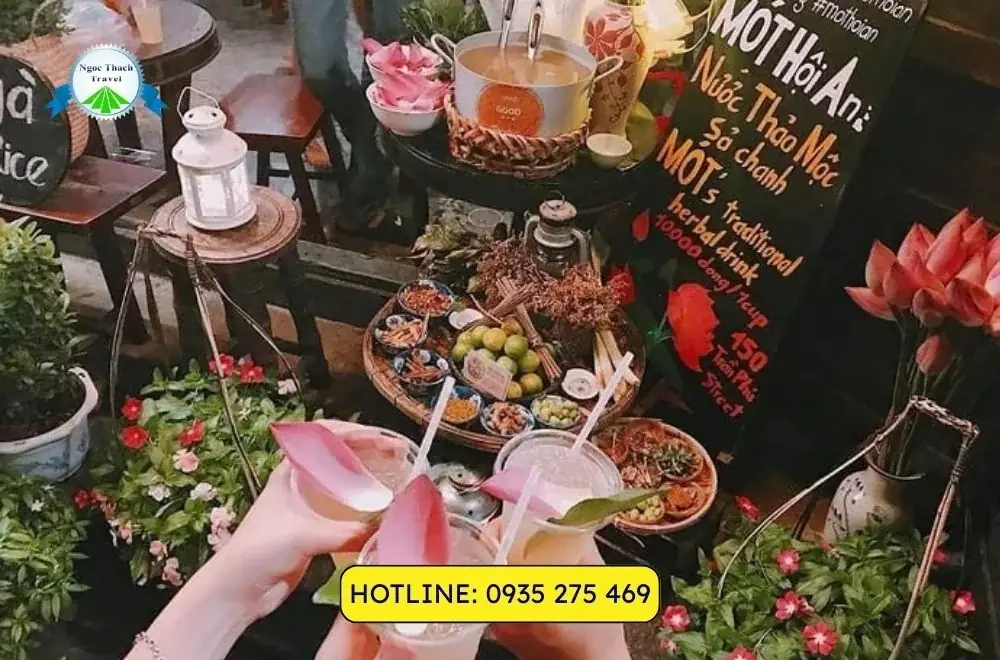Mót Hội An Có Gì Ngon? Hương Vị Thảo Mộc Khiến Du Khách Mê Mẩn